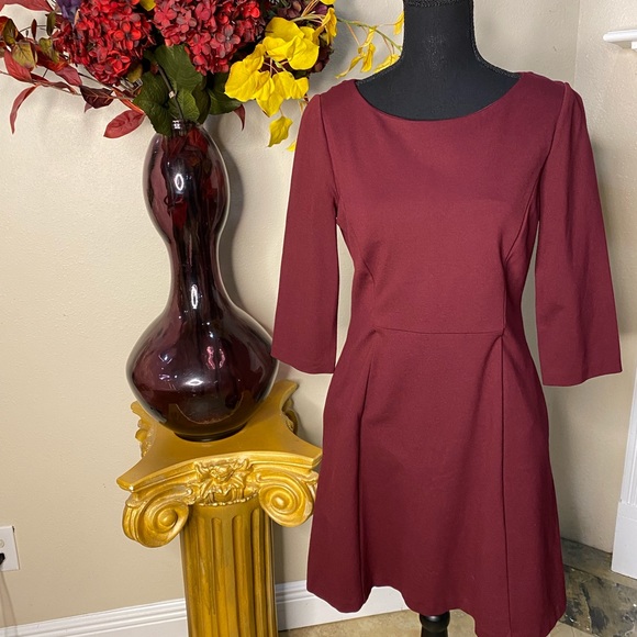 Vince Camuto Dresses & Skirts - Vince Camuto Brick Red Skater Style Dress Size 6